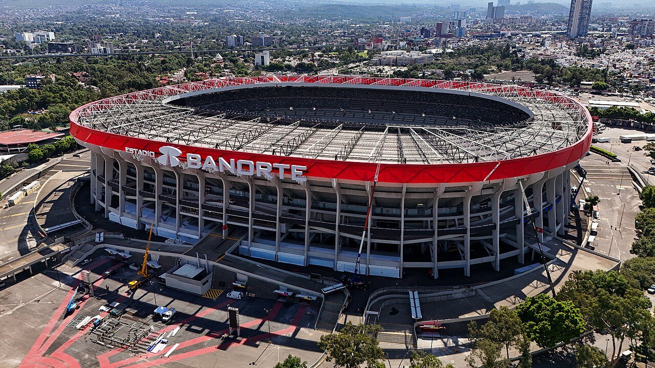 “Azteca” shkruan histori për herë të tretë në futboll