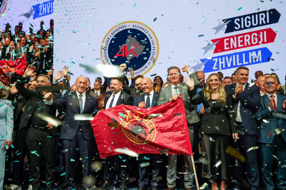 AAK siguron 8 ulëse, ja kush mbetet jashtë Kuvendit dhe kush përfiton nëse Gjini e Haradinaj heqin dorë nga mandati 