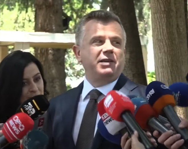 E cilësoi ‘themeluese të korrupsionit’, Balla komenton deklaratën e Petro Koçit për Belinda Ballukun: Ditë të nxehta me temperaturë!
