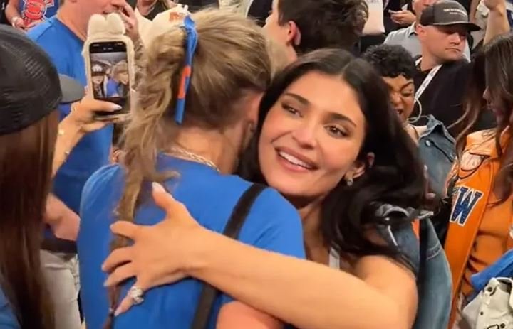 Pas konflikteve: Momenti i papritur mes Taylor Swift dhe Kylie Jenner bëhet viral