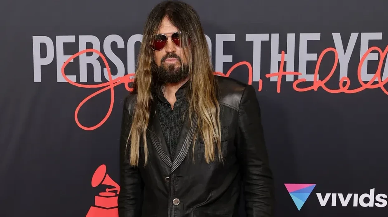 Billy Ray Cyrus flet për periudhat sfiduese në jetë: Kur je në fund të shkëmbit, është e vetmja mënyrë për t'u ngjitur