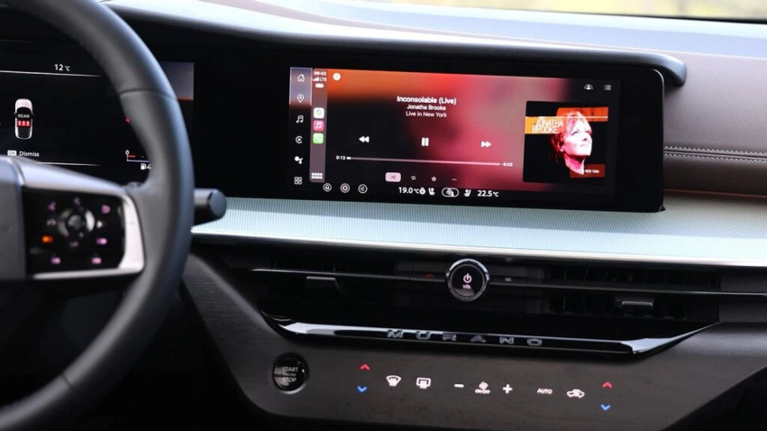 Nissan tërheq mbi 50 mijë automjete për shkak të një defekti në ekran