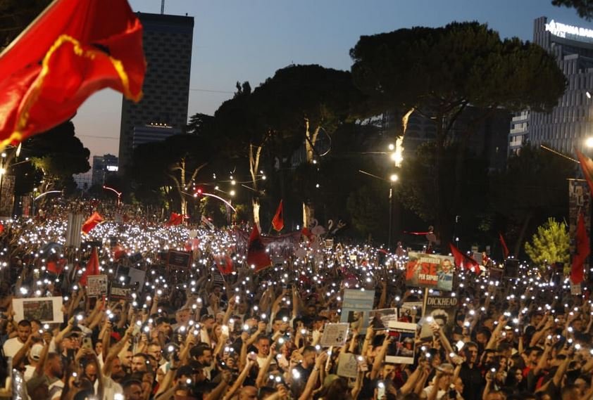 Protestat masive për largimin e Ramës, reagon kreu i shoqatës së shqiptarëve në Greqi