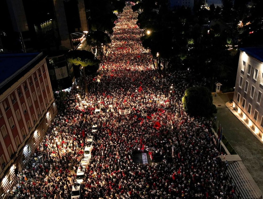 Socialistët  kyçin  gojën për protestat që kërkojnë dorëheqjen e Ramës dhe qeverisë së tij socialiste