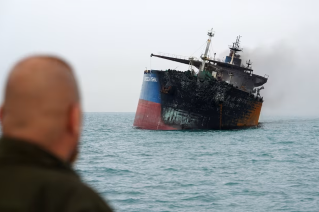 Tre marinarë indianë humbën jetën, India thërret diplomatin e lartë amerikan pas sulmeve pranë Hormuzit