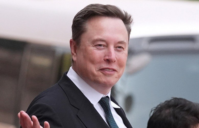 Elon Musk bëhet trilioneri i parë në botë