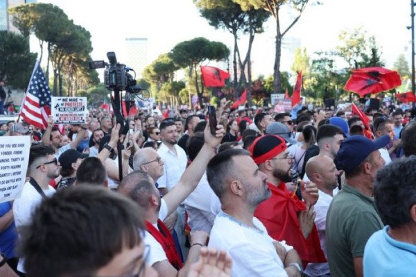 ​Protesta për Zvërnecin në ditën e trembëdhjetë në kryeqytet