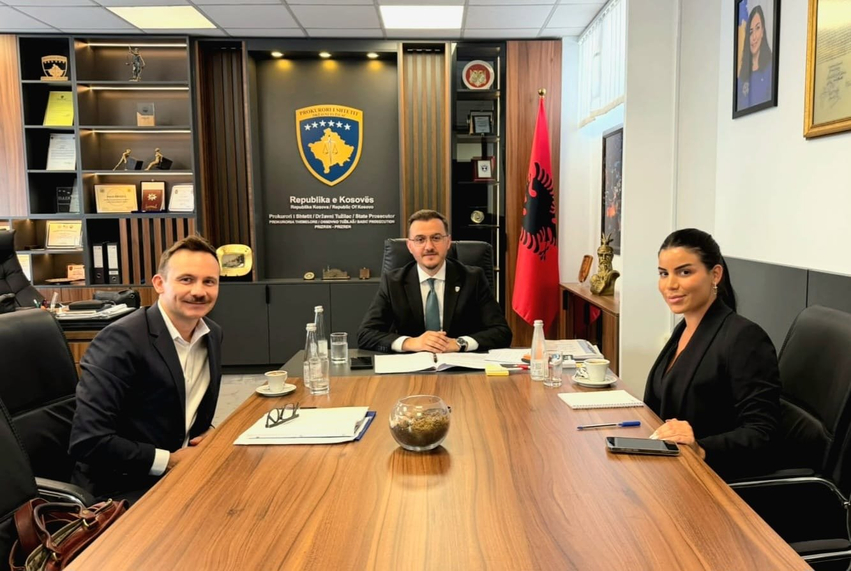 projekti-kunder-krimit-te-organizuar-kryeprokurori-i-prizrenit-takohet-me-konsulentin-e-osbe-se