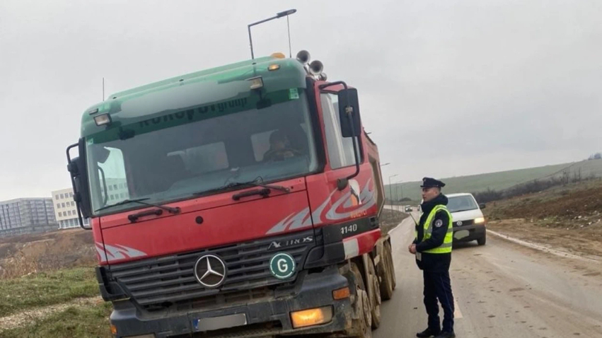 gjilan-inspektoret-shqiptojne-gjoba-per-kompanite-kamionet-e-se-cilave-ndoten-rruget-me-beton