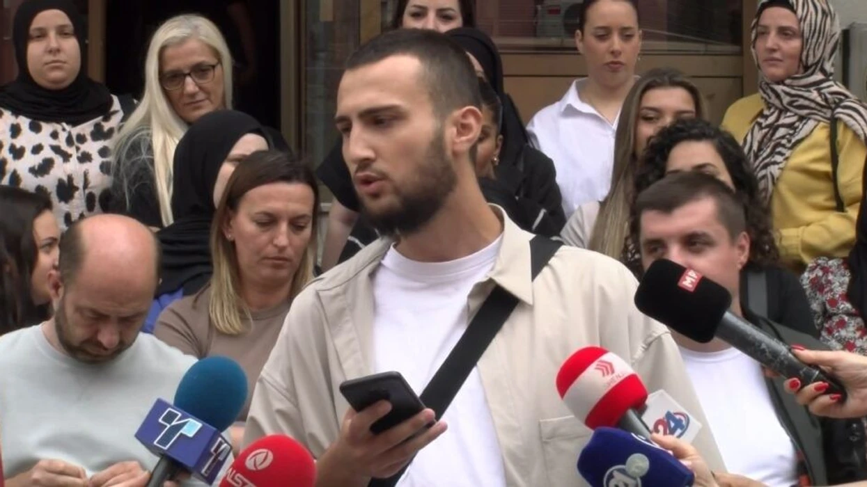 Punonjësit e Klinikës për Sëmundje të Fëmijëve protestojnë para Ministrisë së Shëndetësisë në RMV