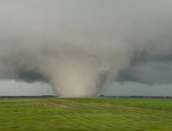 Skena apokaliptike në Illinois, tornadoja shkatërruese merr para gjithçka
