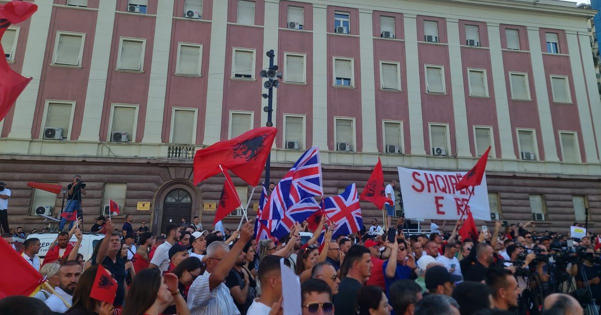 Përfaqësues nga diaspora para Kryeministrisë: Jepe dorëheqjen!