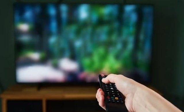 Gabimi që e bëjnë shumica në shtëpi/ Vendosja e gabuar e televizorit që dëmton shikimin dhe rehatinë