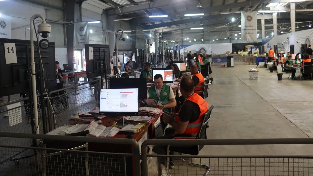 LVV-ja shkon në 51 mandate pas numërimit të një pjese të votave nga diaspora