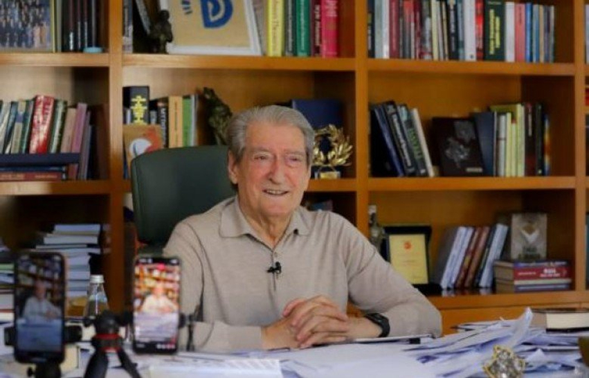 Berisha  Çdo shqiptar duhet ta përkrahë protestën e të rinjve