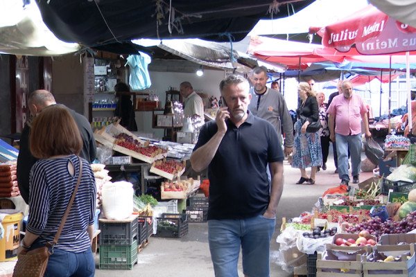 ​“Deri në 6€ një kilogram fasule”, ankohen qytetarët – ekonomistët tregojnë se kush po e ushqen valën e shtrenjtimit