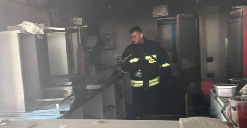 Zjarr në një dyqan në Mamurras, shkak dyshohet një shkëndijë elektrike