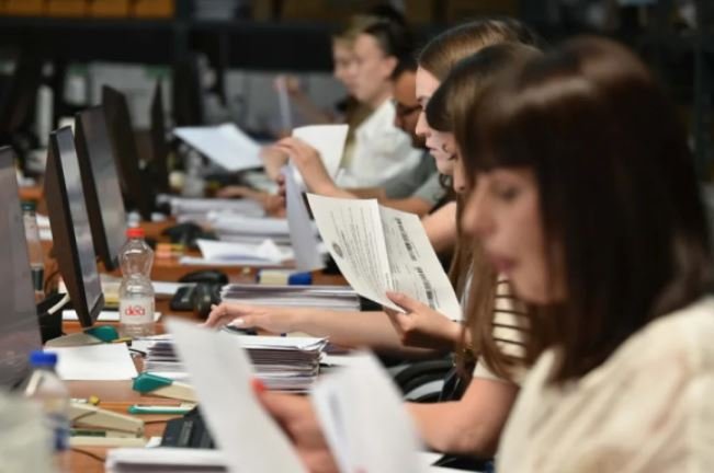 KQZ në fazën e fundit të numërimit, mbetët të numërohen votat me postë dhe ato me kusht