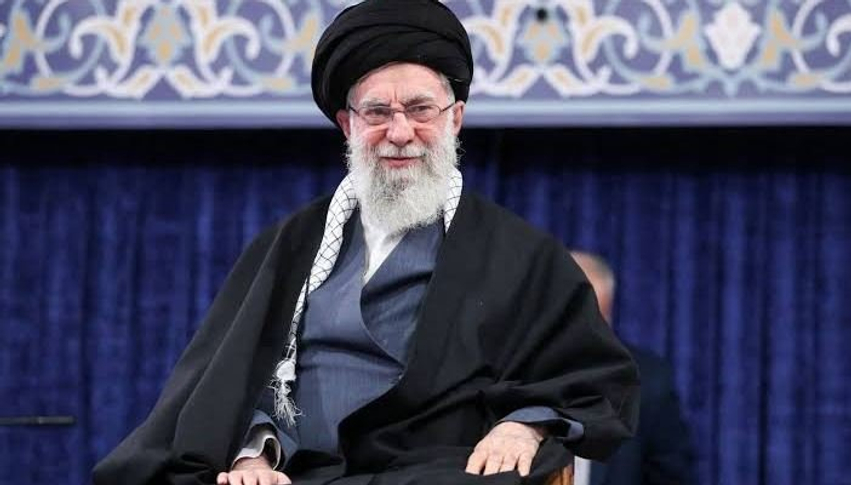 irani-shpall-ceremonite-mortore-per-ali-khamenein-autoritetet-iraniane-bejne-publike-detajet