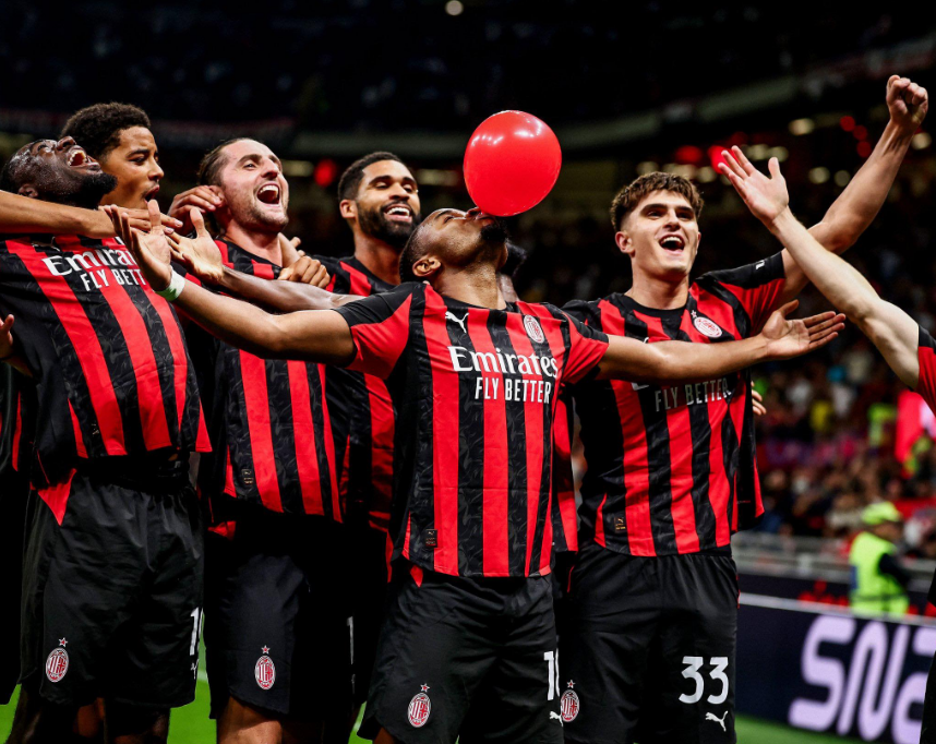 Ish-trajneri i Unitedit favorit kryesor për të marrë drejtimin e Milanit