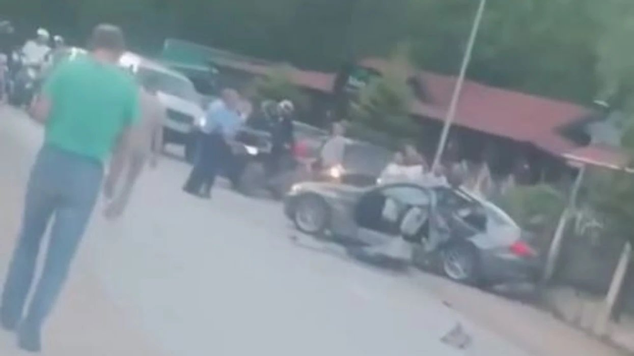 Katër të lënduar nga aksidenti mes dy veturave në Pejë
