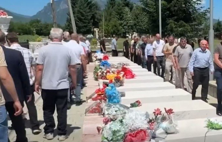 Prejlep dhe Gllogjan nderojnë dëshmorët e kombit