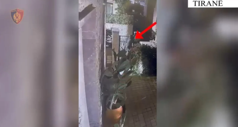 Me pistoletë dhe municion luftarak gati për të grabitur një banesë në Farkë, pranga 53-vjeçarit me precedent kriminal
