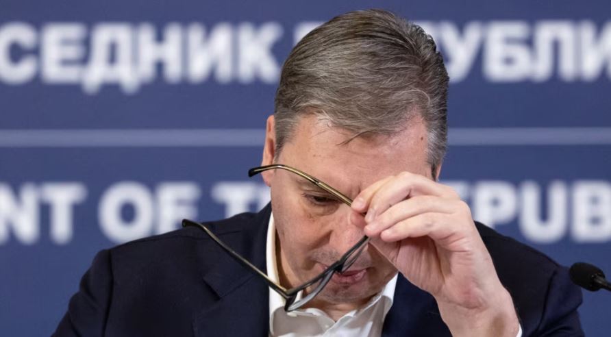 Aleksandër Vuçiç paralajmëron dorëheqjen pas protestave në Serbi