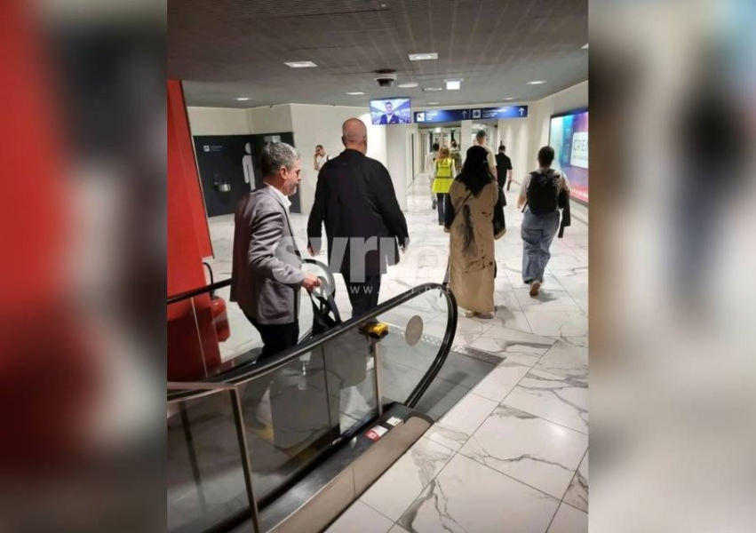 Shqiptarët në këmbë  Rama në Zvicër  ambasadori i mban valixhen si shërbëtor