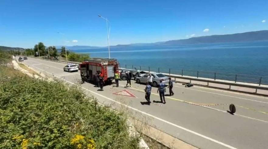 Aksidenti fatal në Lin-Pogradec me dy të lënduar, vdes pasagjerja