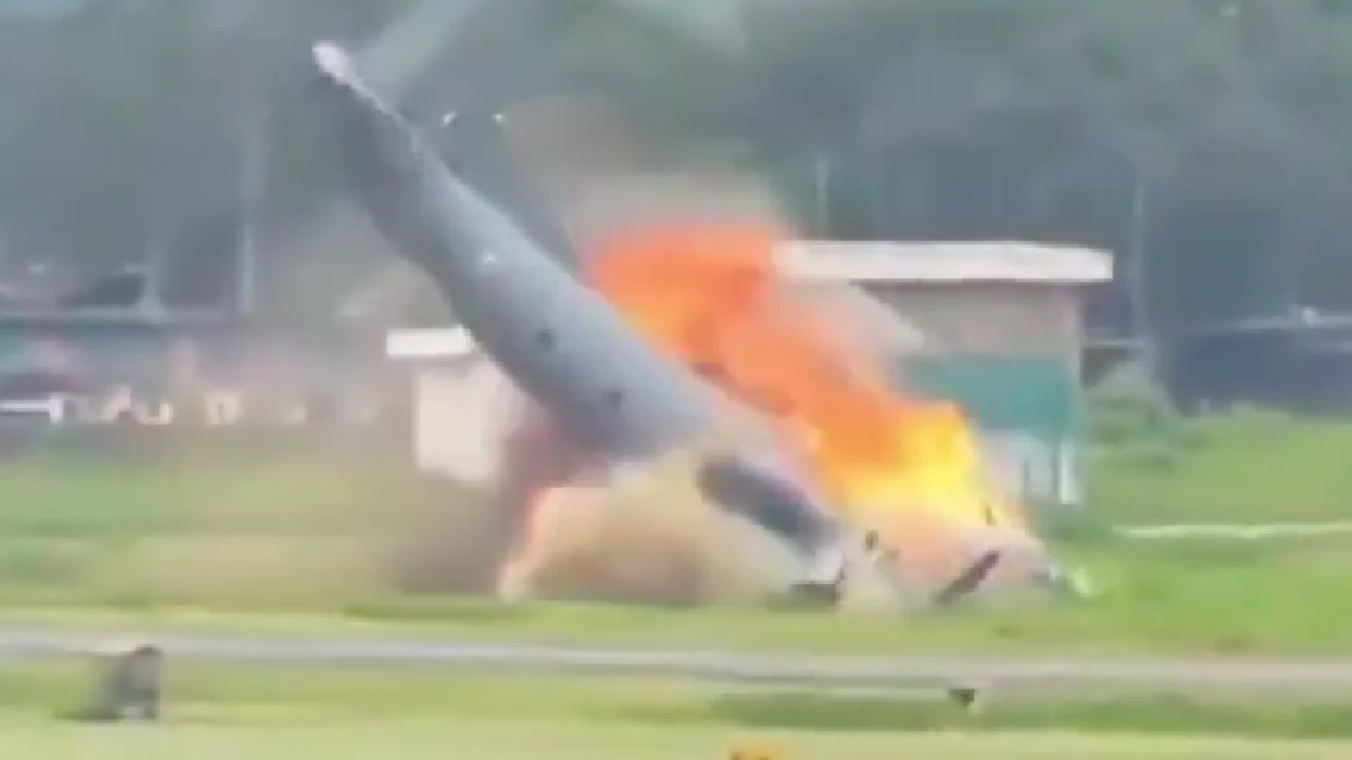 Momenti kur aeroplani ushtarak indian del nga pista, pesë të vdekur