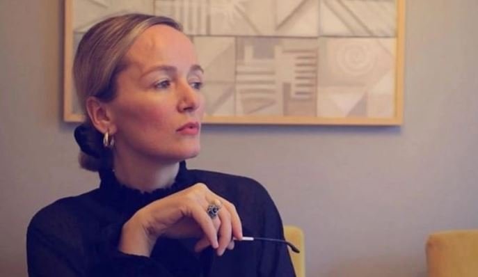“Qe qysh shitet njeri” – Adriana Matoshi publikon video: Vehbia ia përkujtoi Visarit…