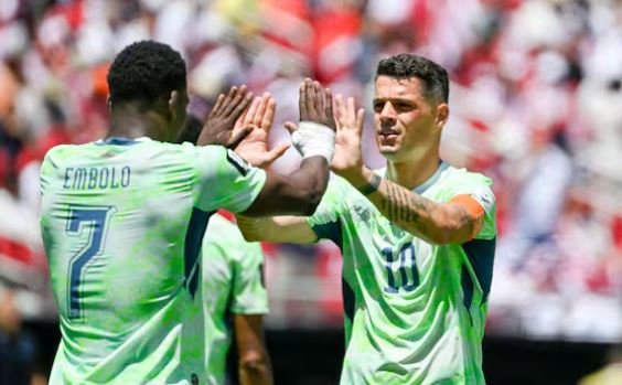 Granit Xhaka e Ardon Jashari me Zvicrën befasohen në minutën e 90+4