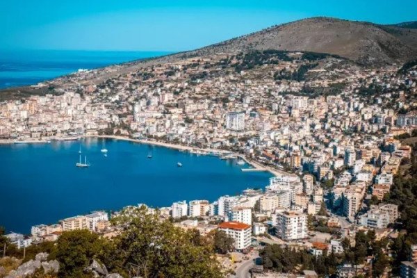 ​Media franceze: Riviera dhe Alpet shqiptare, mes destinacioneve që po tërheqin vëmendjen e botës
