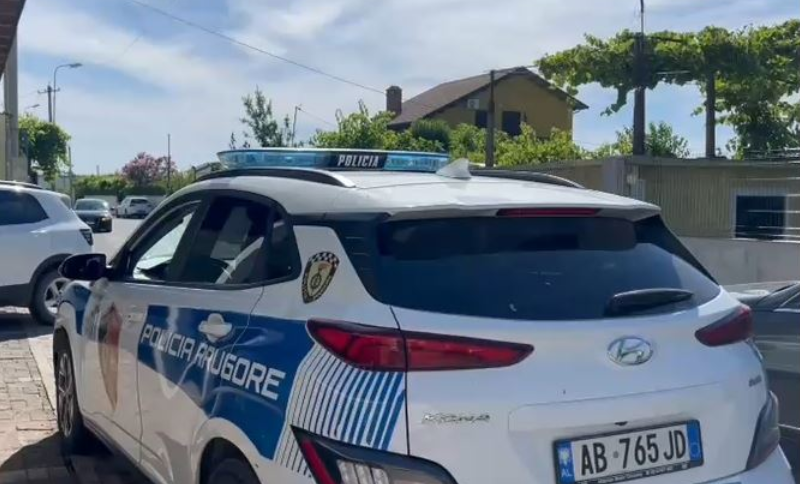 Aksident në Ishull Shëngjin, makina përplas motoçikletën, plagosen dy persona
