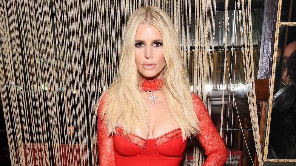 Jessica Simpson rrëfen presionin e industrisë: Më kërkuan të dobësohesha për t’u bërë si Britney dhe Christina!