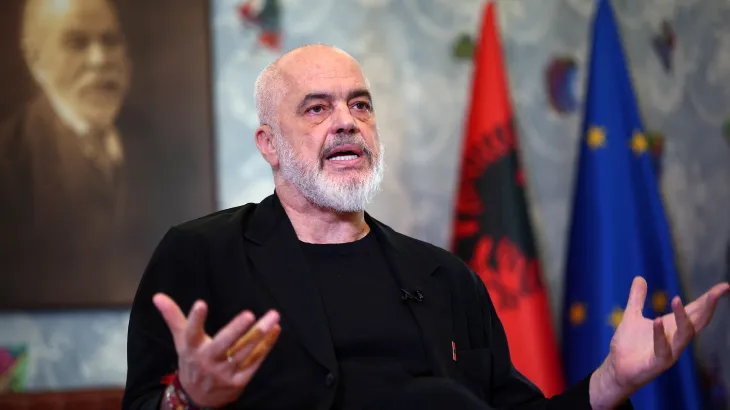 Prej 15 ditësh mijëra qytetarë kërkojnë largimin e tij, Rama sulmon sërish protestuesit
