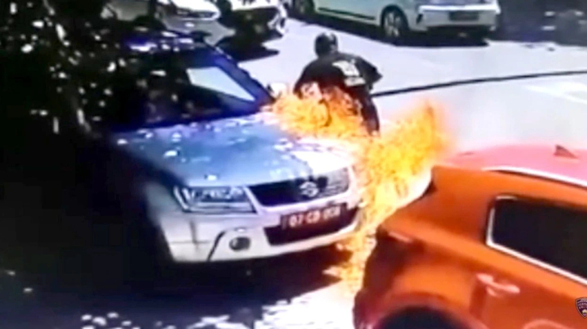 MPB  Është ndaluar personi i cili ka djegur automjetet para ambasadës së Bullgarisë në Shkup