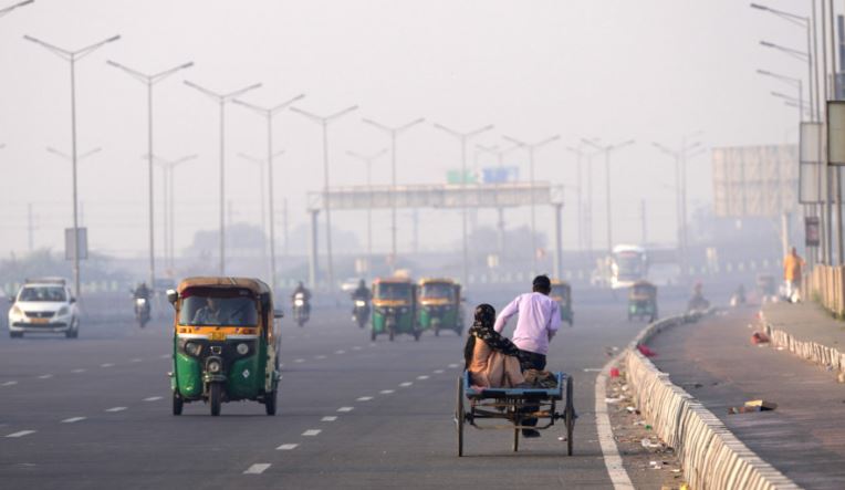 India goditet nga vala ekstreme e të nxehtit, 64 gradë në diell