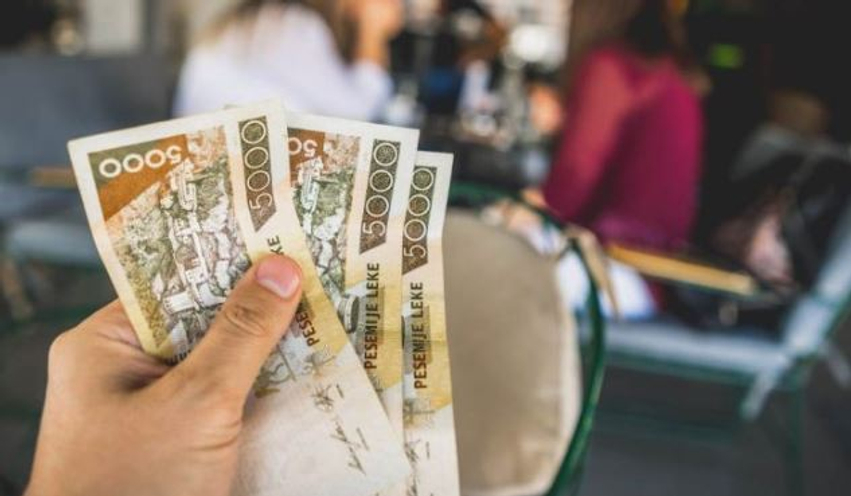 Shifrat  Gjysma e të punësuarve në vend marrin më pak se 60 mijë lekë neto në muaj