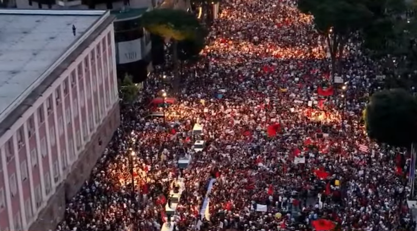 Në mbështetje të protestave në Shqipëri