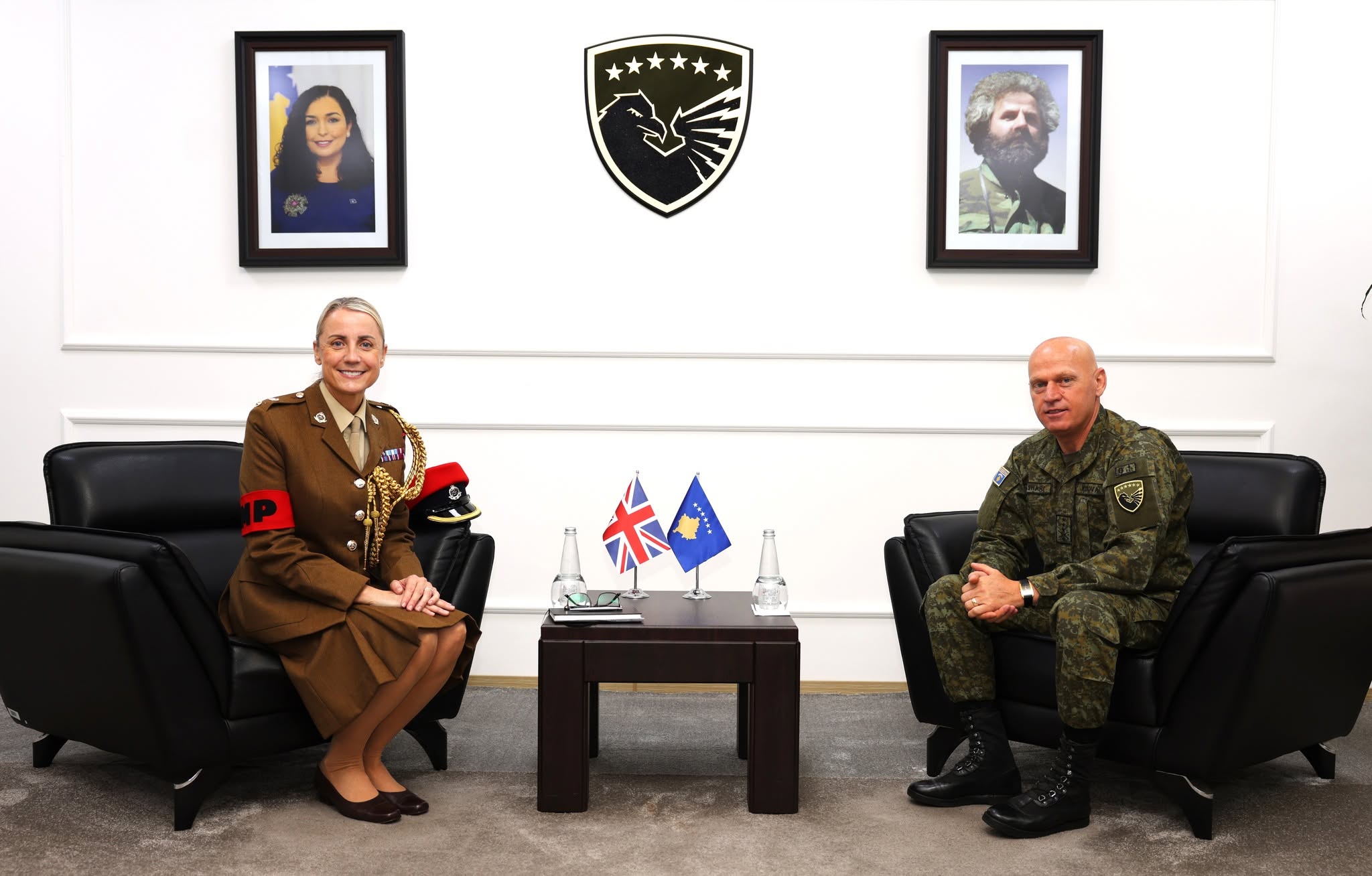 Jashari pret në takim mirëseardhës Atasheun e Mbrojtjes së Mbretërisë së Bashkuar