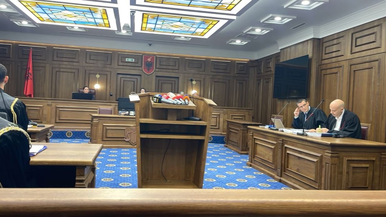 Gjyqi në themel ndaj Erion Veliajt/ Kryebashkiaku: Nuk dua të marr pjesë, s’më janë vënë në dispozicion 24 fashikujt dhe provat digjitale