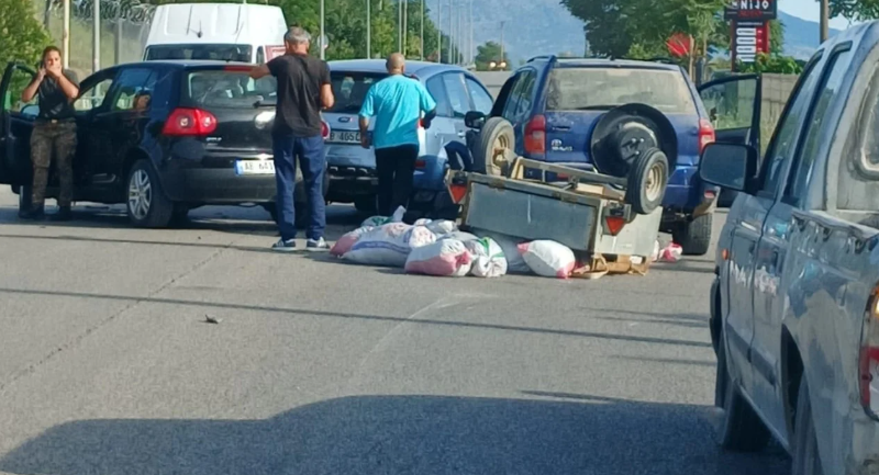 Aksident në aksin Gjirokastër-Tepelenë, përplasen tre automjete, nuk ka të lënduar