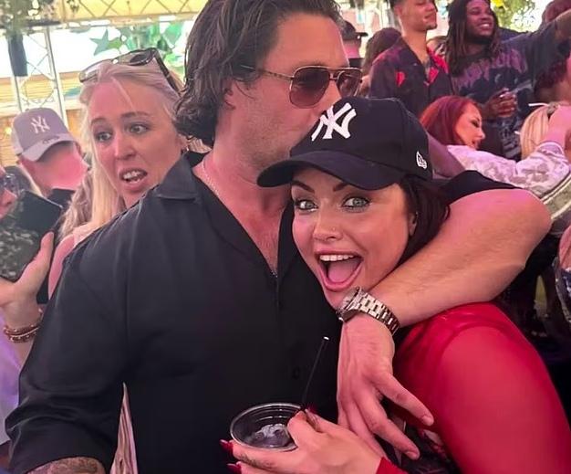 Shona McGarty dhe Tony Discipline shihen shumë të afërt gjatë një daljeje të përbashkët