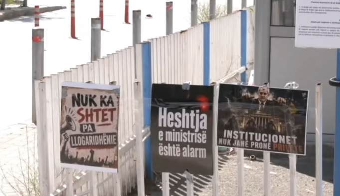 Policia deklarohet për protestuesin e shoqëruar pas aksionit te MPB-ja