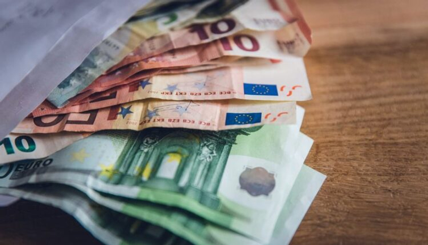 Me sa blihen e shiten dollari dhe euro  çfarë ndodh me monedhat e tjera