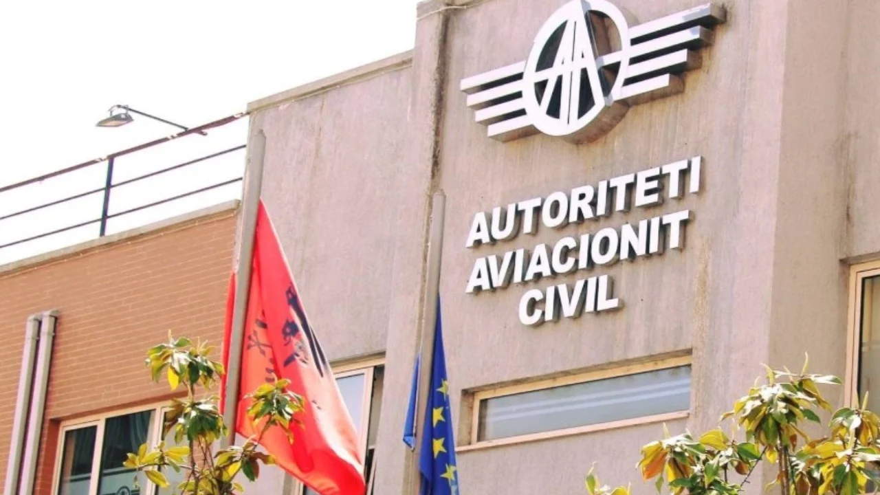 Festimet për Pavarësinë e SHBA-së, Aviacioni Civil ndalon për 3 orë ngritjen e dronëve që filmojnë protestën, afër Pallatit të Kongreseve