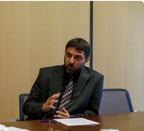 Shtetet e Bashkuara t&euml; Amerik&euml;s po e ftojn&euml; Kosov&euml;n q&euml; t&rsquo;u bashkohet projekteve rajonale t&euml; gazit natyror t&euml; l&euml;ngsh&euml;m (LNG), duke argumentuar se siguria energjetike &euml;sht&euml; thelb&euml;sore p&euml;r zhvillimin ekonomik dhe t&euml;rheqjen e...
