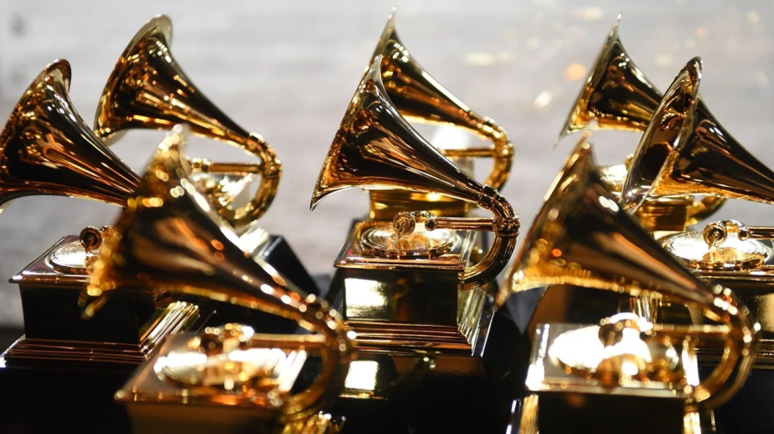 grammy-prezanton-pese-kategori-te-reja-dhe-ndryshon-rregullat-per-zgjedhjen-e-artistit-me-te-mire-te-ri